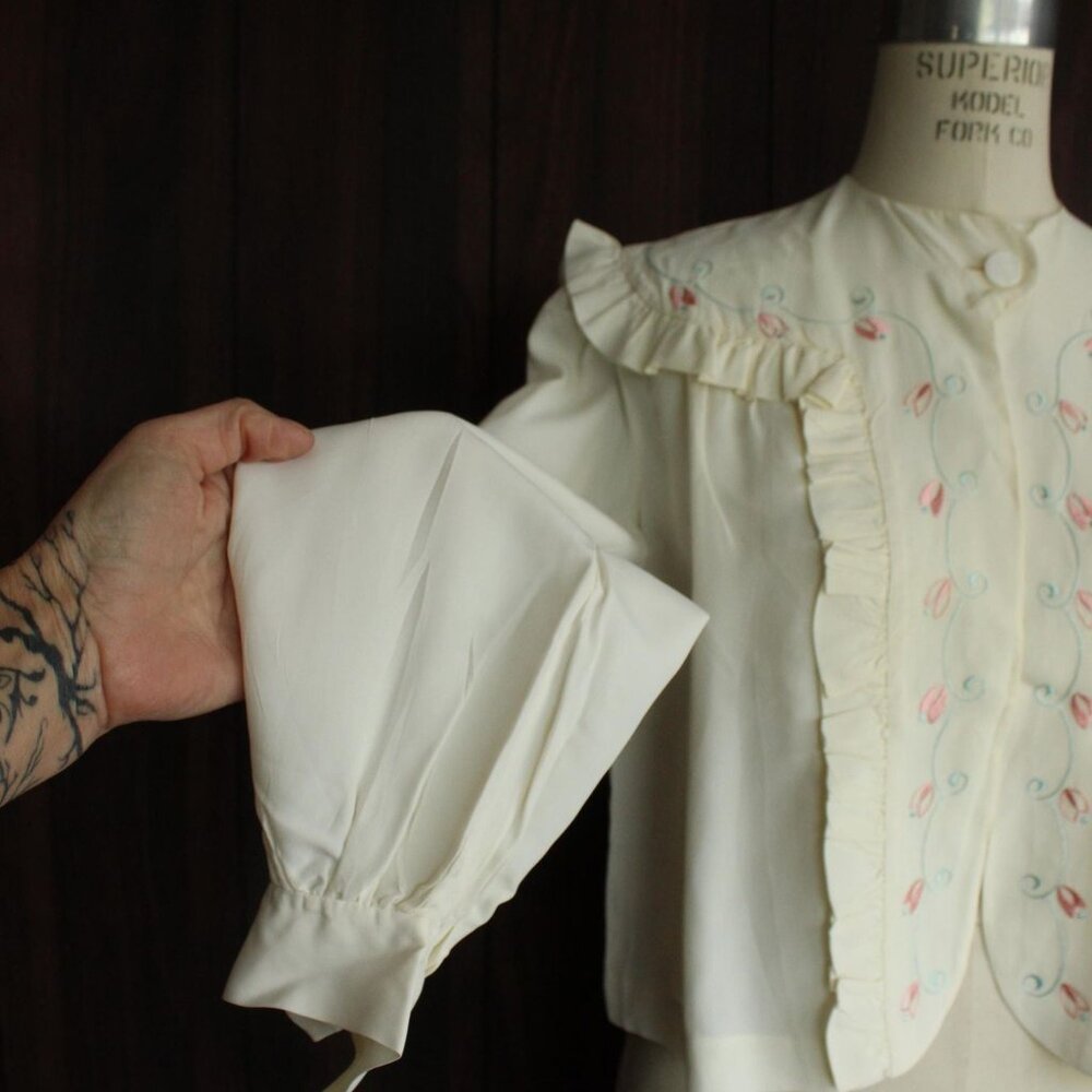 Vintage 1940s Bed Jacket, Winter White Rayon with Blue and Pink Embroidery Short - Picture 4 of 10